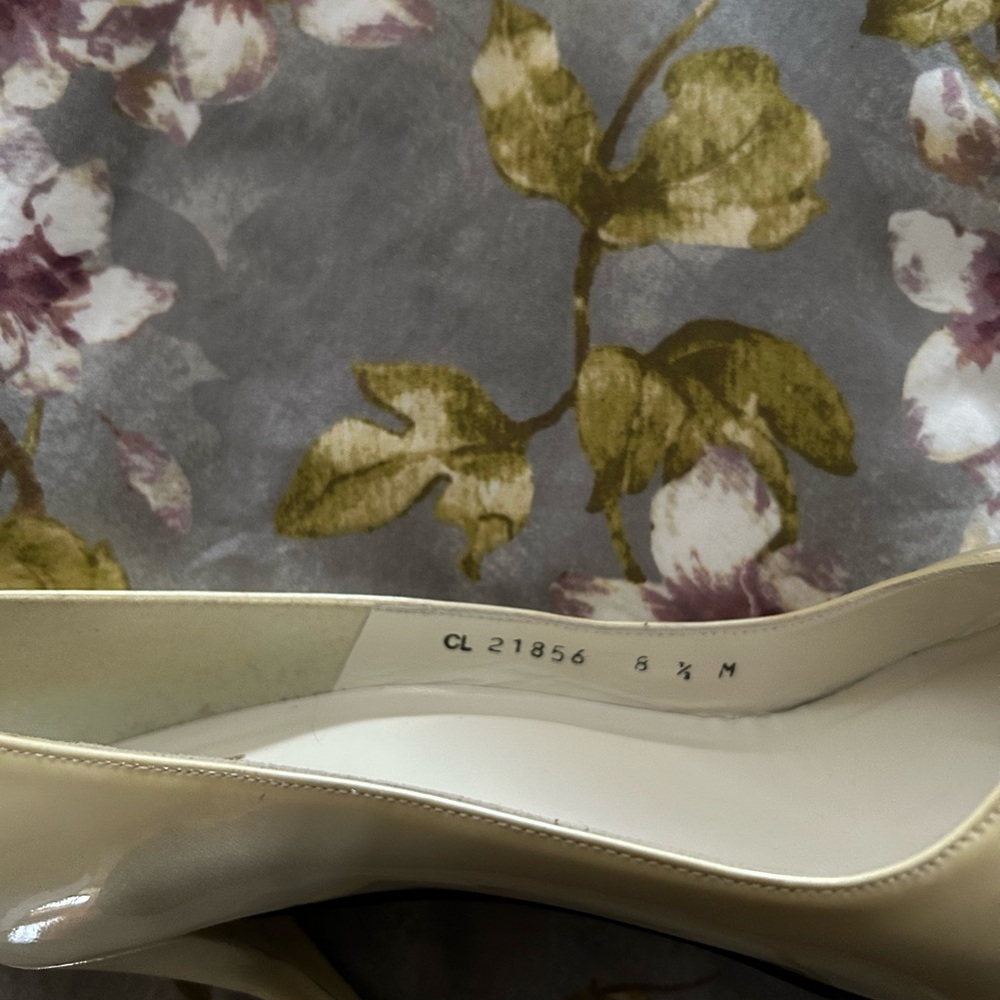 Elegant Cream Women's Shoes